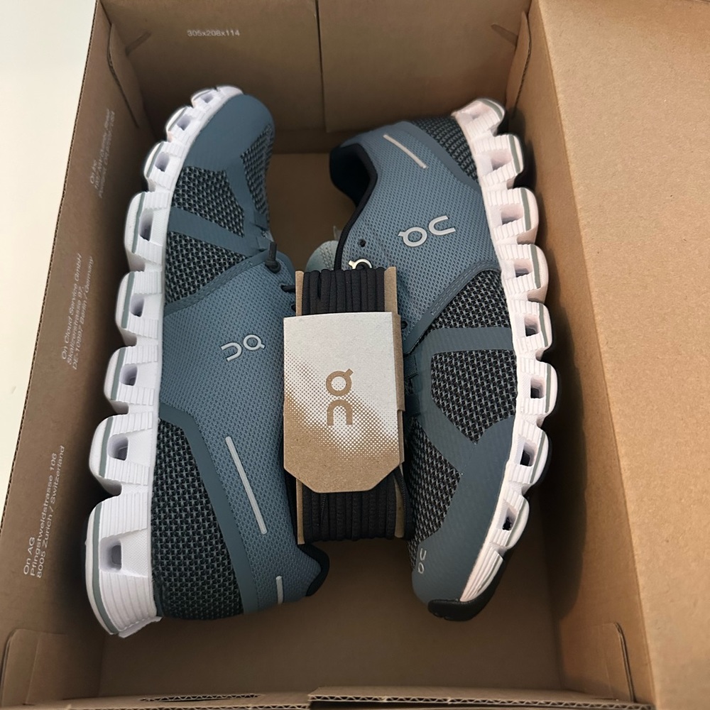 NEW ON On Cloud Womens